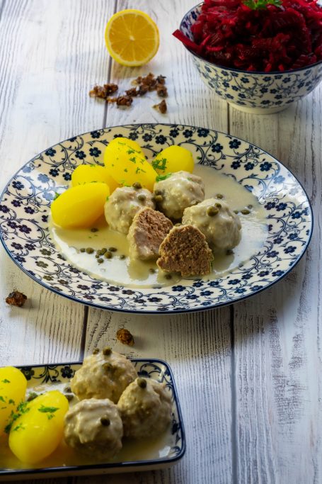 Königsberger Klops mit Kartoffel oder Reis dazu Rote Beete  