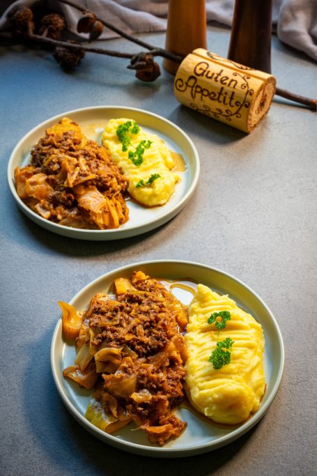 Schmorkohl mit Rinderhack und Kartoffelpüree